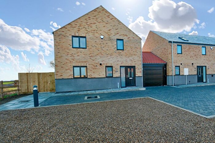 4 Bedroom Detached House For Sale In Manor Farm, Wennington, Huntingdon, PE28