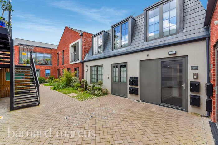 1 Bedroom Apartment To Rent In Dukes Mews, Muswell Hill, N10