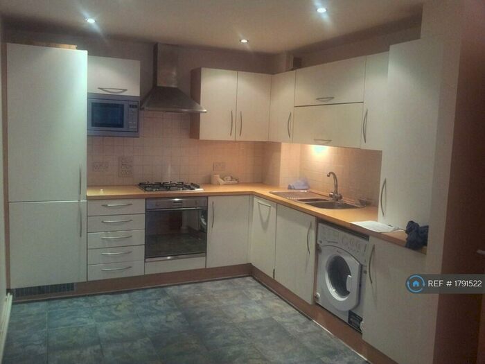 1 Bedroom Flat To Rent In Roxborough Heights, Harrow, HA1
