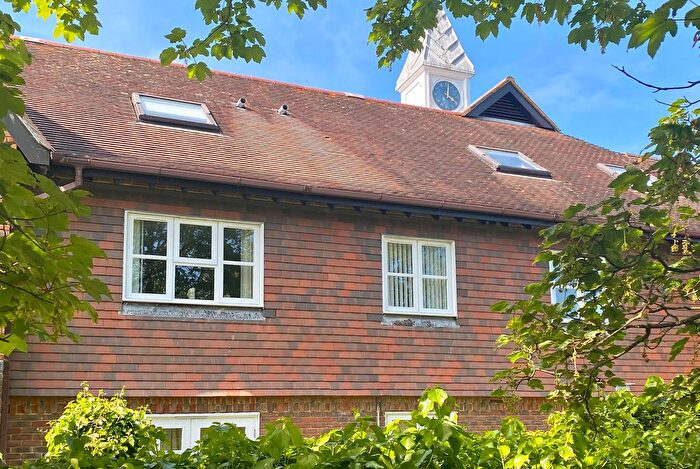2 Bedroom Flat For Sale In Monmouth Court, Lymington, SO41