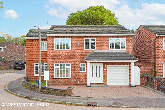 4 Bedroom Detached House For Sale In Crooked Way, Nazeing - Chain Free, EN9