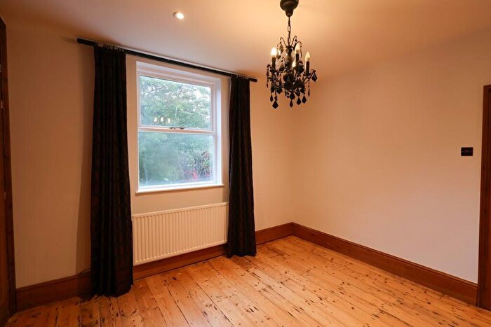 2 Bedroom Flat To Rent In Lapwing Lane, West Didsbury, M20