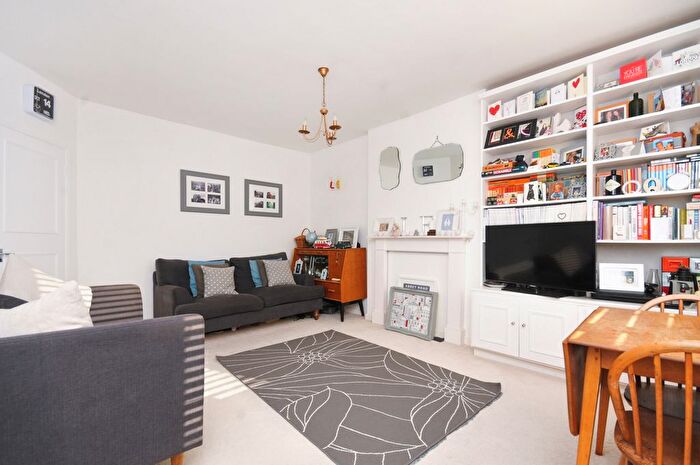 1 Bedroom Flat To Rent In Oberstein Road, Battersea, London, SW11