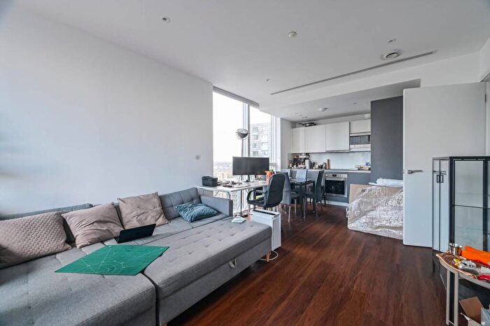 2 Bedroom Flat To Rent In Maine Tower, , Docklands, London, E14