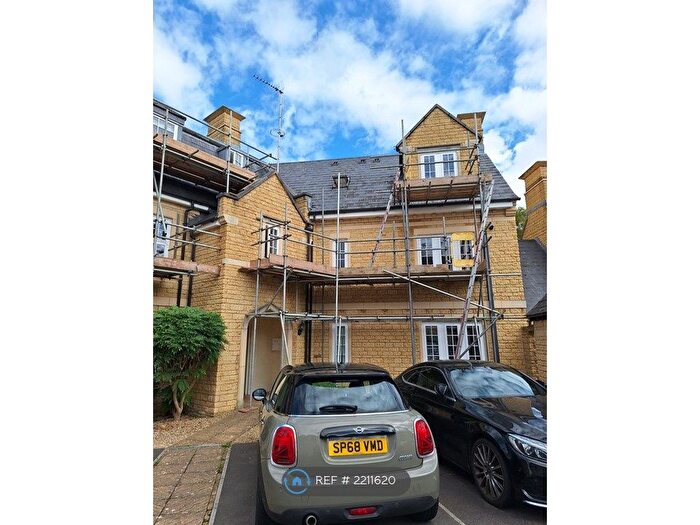 2 Bedroom Flat To Rent In Kinnier Close, Corsham, SN13