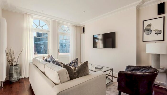 3 Bedroom Flat To Rent In Hamlet Gardens, London, W6