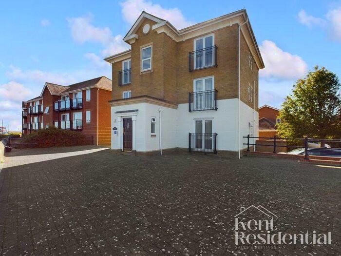 3 Bedroom Apartment To Rent In Goldcrest Drive, Chatham, ME4