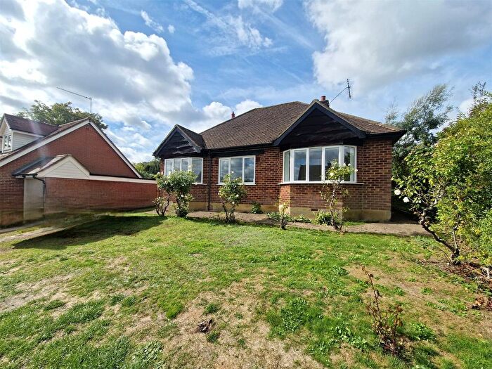3 Bedroom Bungalow To Rent In Emmets Nest, Binfield, Berkshire, RG42