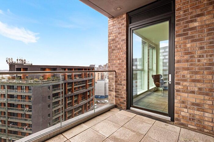 Studio To Rent In Silvertown Way, London, E16