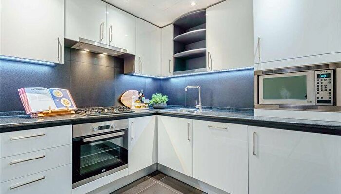 1 Bedroom Flat To Rent In Westferry Circus, London, E14