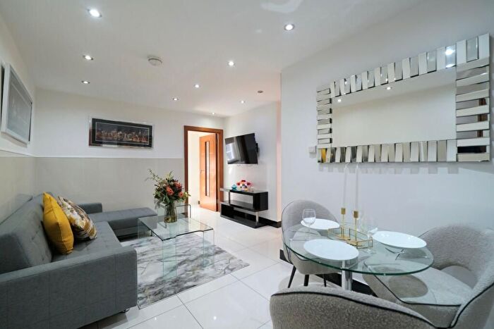 2 Bedroom Flat To Rent In Great Cumberland Place, Marble Arch, London, W1H