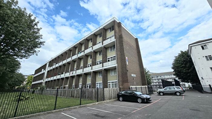 2 Bedroom Maisonette For Sale In Lysander House, London, London, London, E2