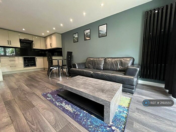 3 Bedroom Flat To Rent In Bullen Street, London, SW11