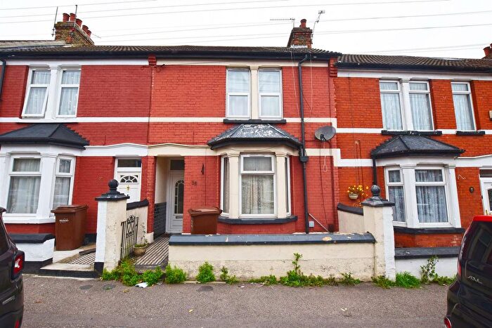 3 Bedroom Terraced House For Sale In Chester Road, Gillingham, ME7