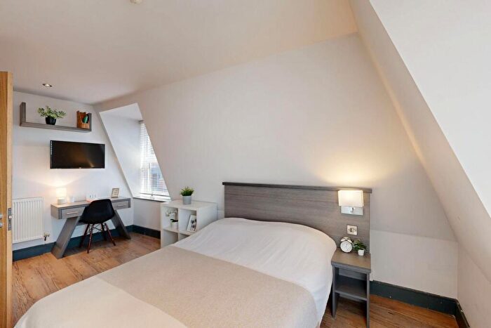 6 Bedroom Flat To Rent In Hoods Hideout, - Houndsgate, NG1