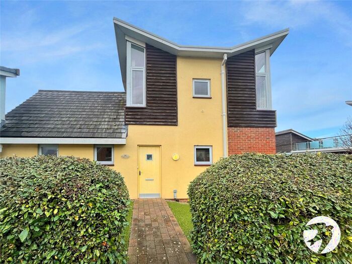 2 Bedroom Detached House To Rent In Tappan Drive, St. Marys Island, Chatham, Kent, ME4
