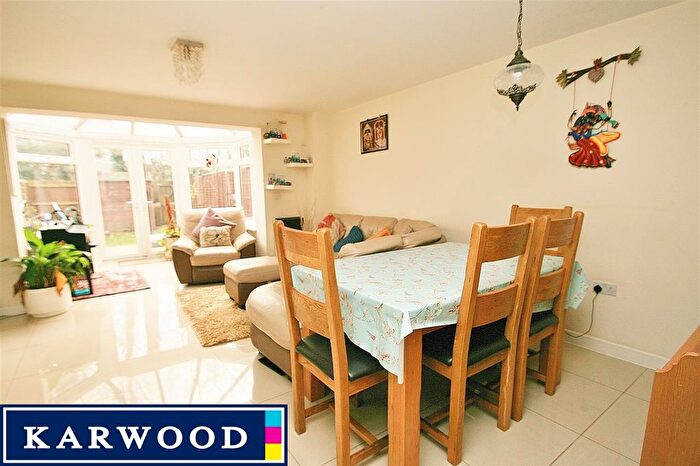 3 Bedroom Town House To Rent In Albacore Way, Hayes, UB3