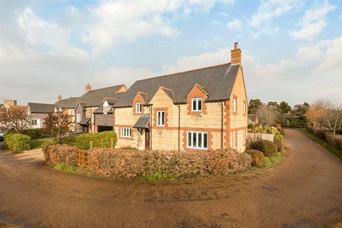 4 Bedroom Semi-Detached House For Sale In Park Farm Close, Ambrosden, Bicester, OX25