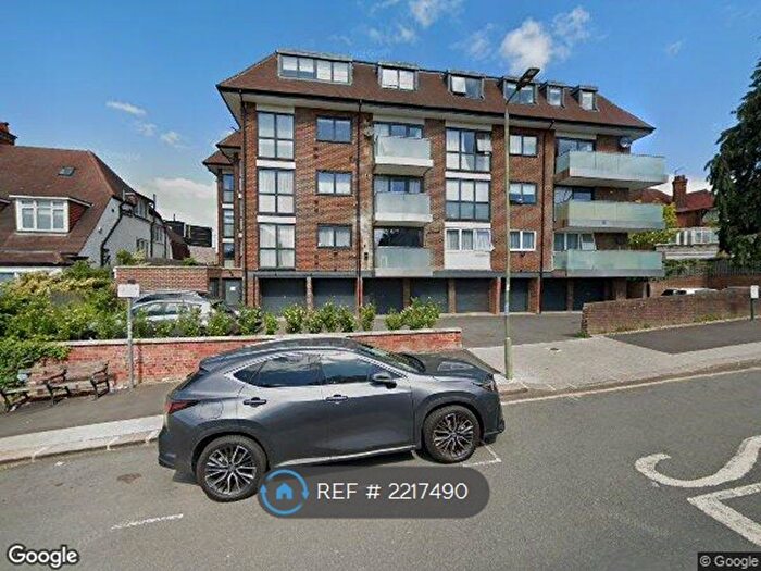 3 Bedroom Flat To Rent In White Lodge, London, NW11