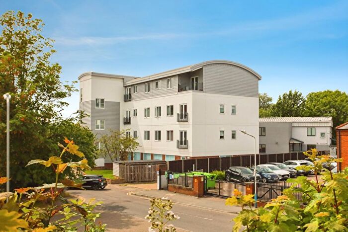 2 Bedroom Flat For Sale In The Slade, Tonbridge, Kent, TN9