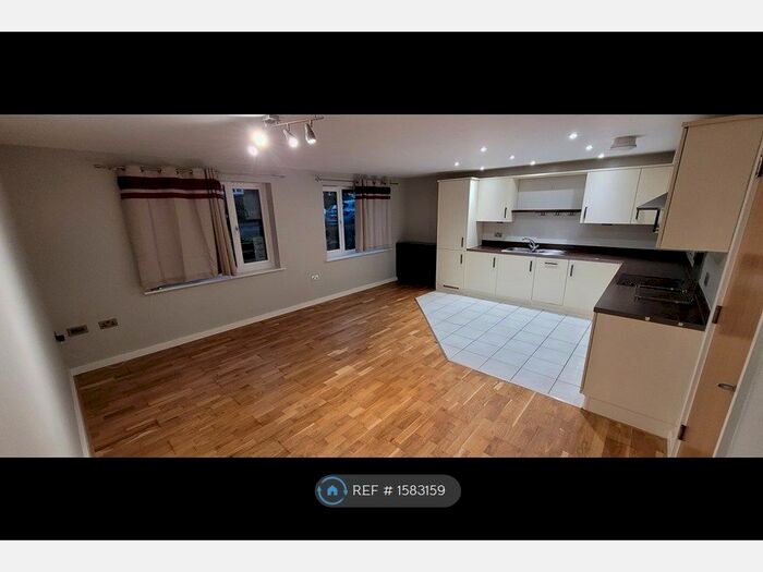2 Bedroom Flat To Rent In Ercolani Avenue, High Wycombe, HP13