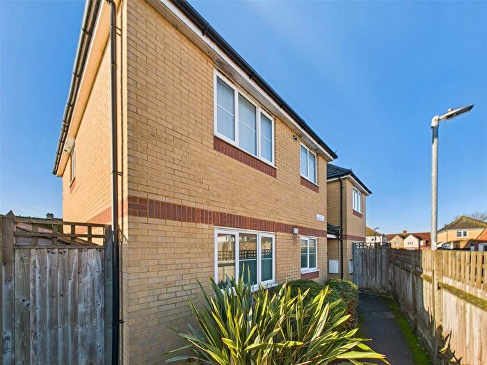1 Bedroom Flat For Sale In Shepherd Close, Feltham, TW13