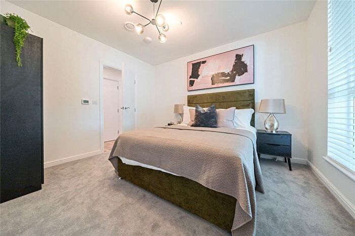 2 Bedroom Flat For Sale In Hadlow Road, Sidcup, DA14