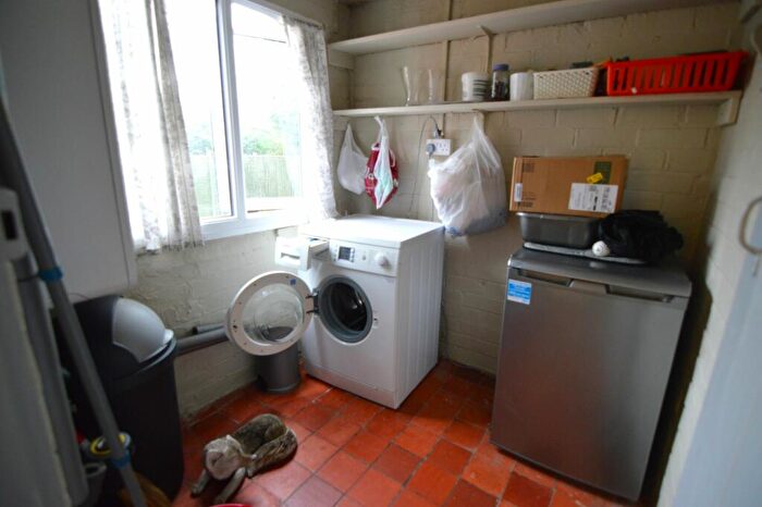 2 Bedroom Bungalow For Sale In Parkstone Road, Leicester, LE5
