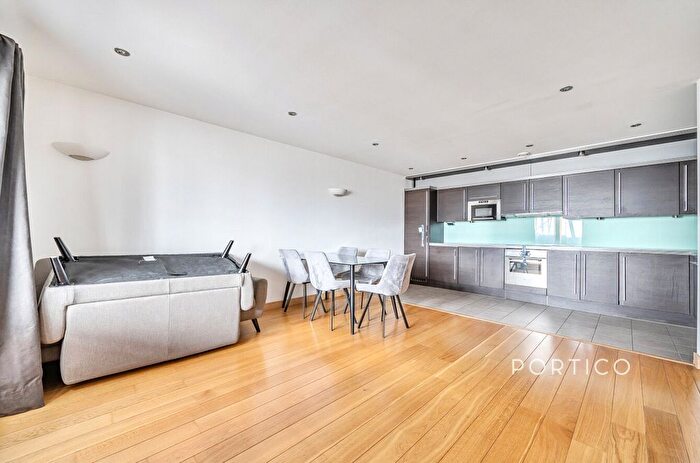 2 Bedroom Flat For Sale In Drayton Park, London, N5