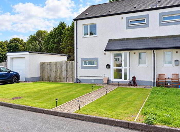 3 Bedroom Semi-Detached House For Sale In Woburn Drive, Newtownards, BT22