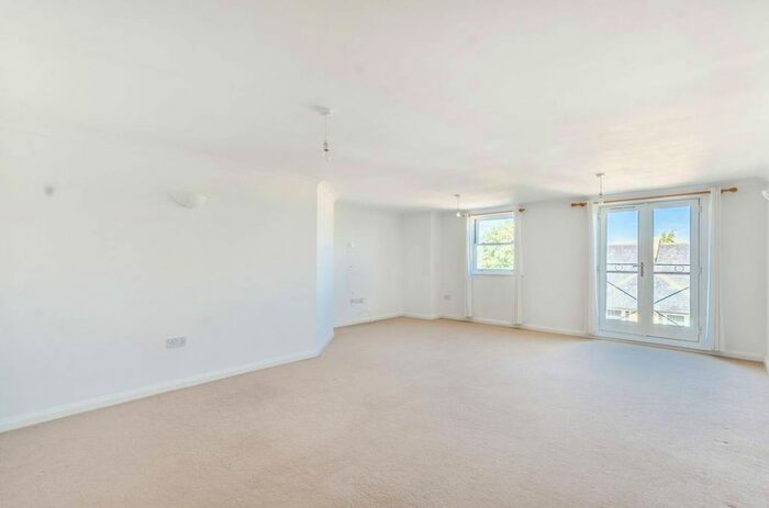 2 Bedroom Flat To Rent In Bass Mews, East Dulwich, London, SE22