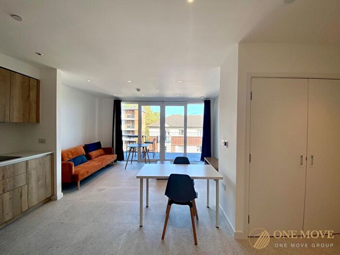 1 Bedroom Flat To Rent In Georgette Apartments，The Silk District, E1