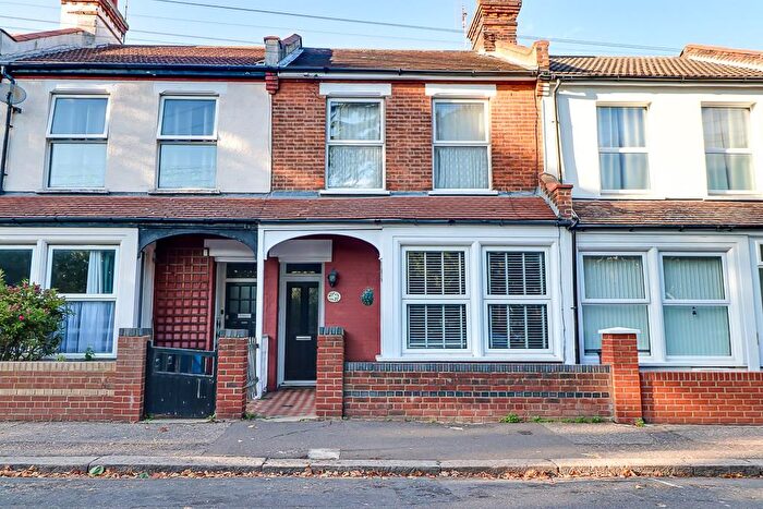 1 Bedroom Flat For Sale In Sweyne Avenue, Southend-On-Sea, SS2