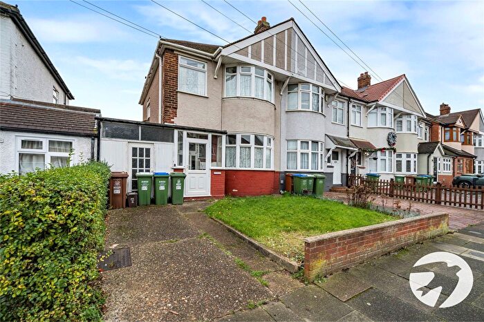 3 Bedroom End Terrace House For Sale In Sutherland Avenue, South Welling, Kent, DA16