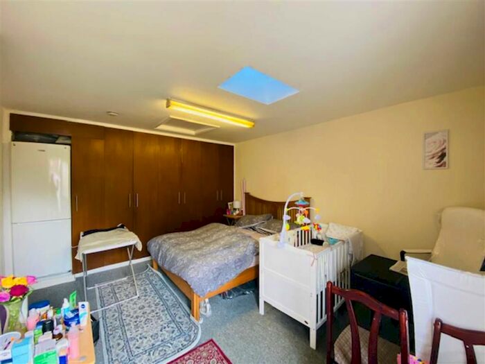 Studio To Rent In Silkstream Road, Edgware, Middlesex HA8