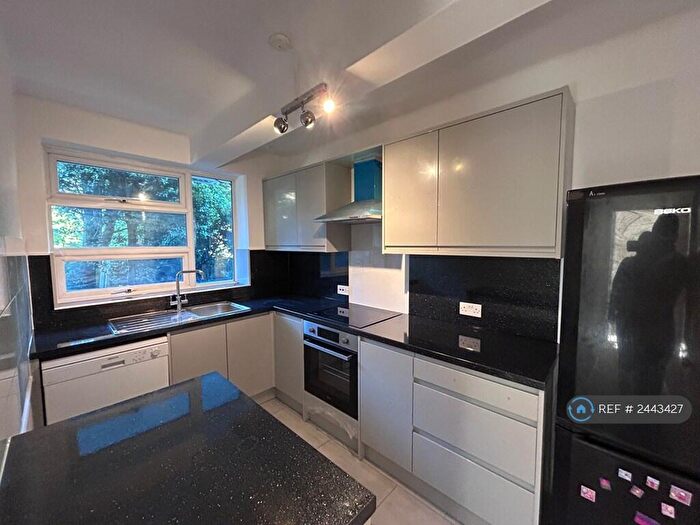 2 Bedroom Flat To Rent In Kingston Hill, Kingston Upon Thames, KT2