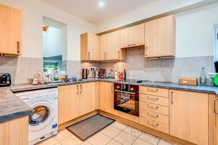 5 Bedroom Semi-Detached House To Rent In Bullingdon Road, Cowley, Oxford, Oxfordshire, OX4