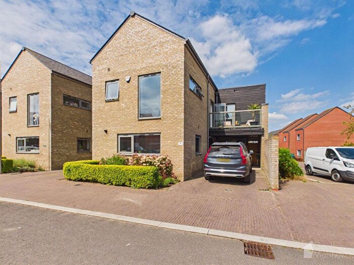 4 Bedroom Link Detached House For Sale In Rosefield Lane, Newhall, Harlow, CM17