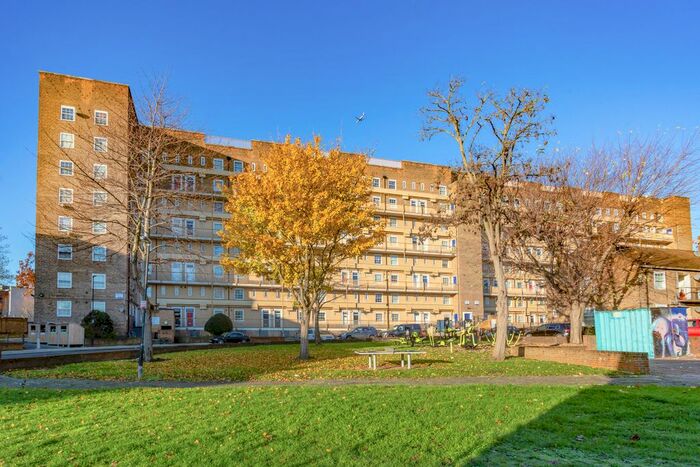 3 Bedroom Flat To Rent In Worsopp Drive, London, SW4