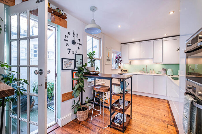 3 Bedroom Terraced House For Sale In Amies Street, London, SW11