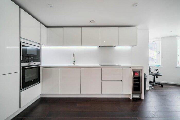 2 Bedroom Apartment To Rent In Eagle Point, City Road, London, EC1V