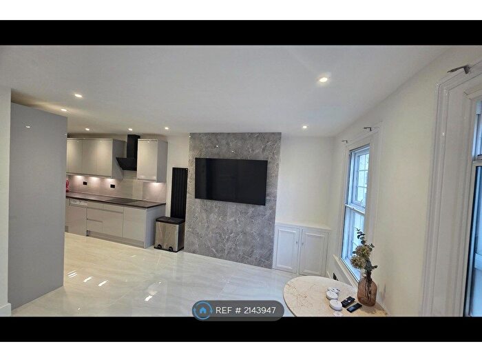 2 Bedroom Flat To Rent In Fulham, London, SW6