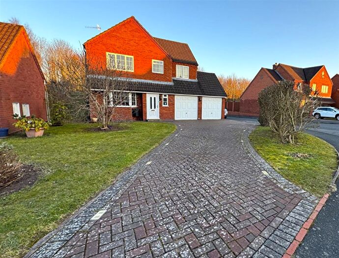 4 Bedroom Detached House For Sale In St. Josephs Close, Droitwich, WR9
