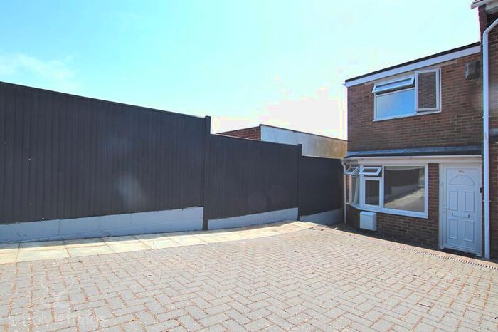 1 Bedroom Flat To Rent In Holmbush Way, Southwick, Brighton, BN42