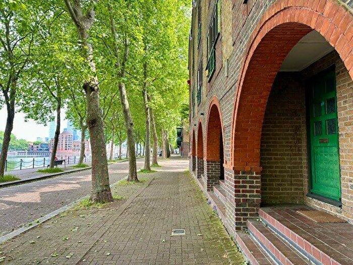 4 Bedroom Maisonette To Rent In Greenland Quay, Surrey Quays, SE16