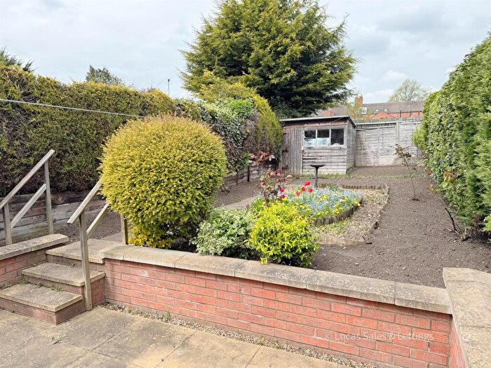 3 Bedroom Terraced House For Sale In Hawthorn Road, Kettering, NN15