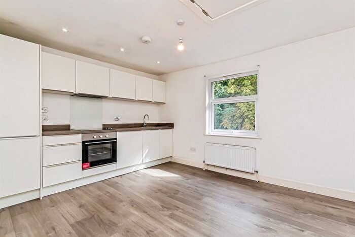 2 Bedroom Flat For Sale In London Road, Southborough, Tunbridge Wells, TN4