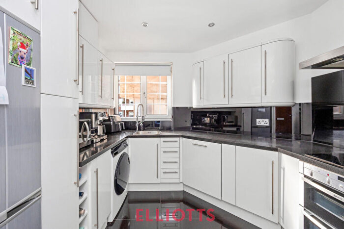 2 Bedroom Apartment For Sale In Wilbury Road, Hove, BN3