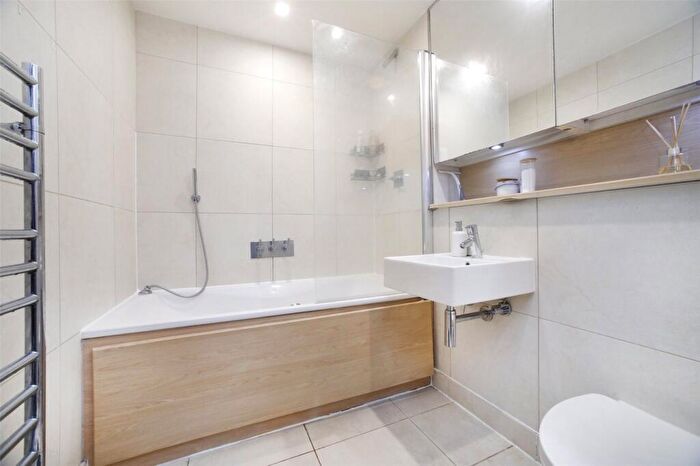 1 Bedroom Flat To Rent In Leman Street, London, E1