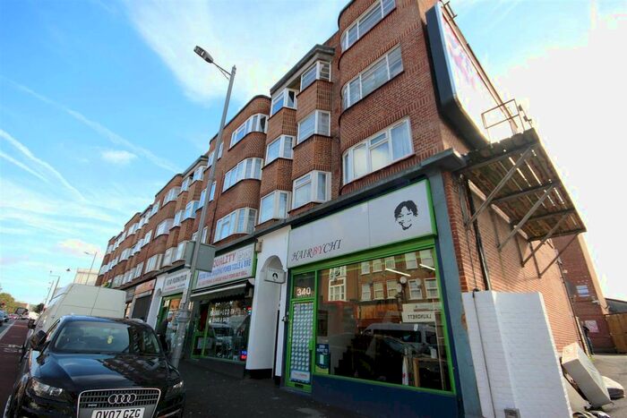 2 Bedroom Flat To Rent In Bridge Court, Lea Bridge Road, Leyton, E10
